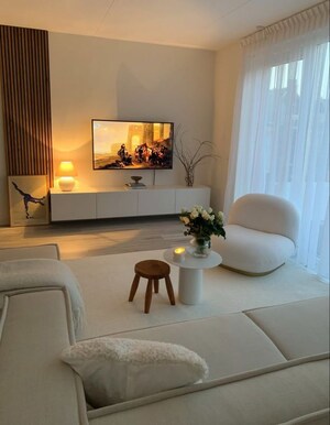 Living Room in 4 BHK Builder Floor at Panchsheel Park – for Rent