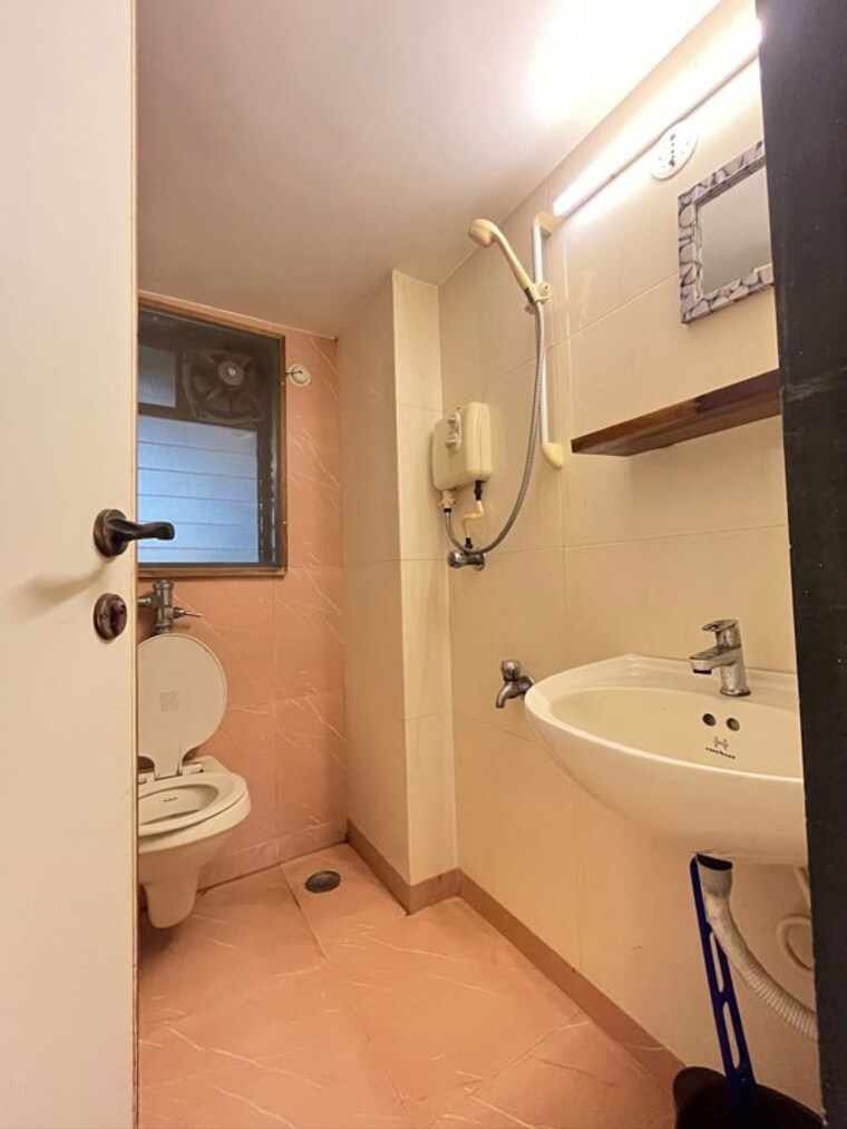 Bathroom, samartha-meghdoot-apartment 3 Bedroom 1550 Sq.Ft. Apartment In Andheri West Mumbai 10492137