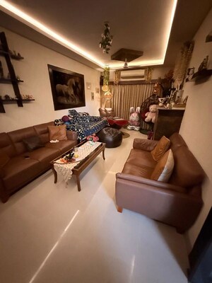 Living Room in 3 BHK Builder Floor at Panchsheel Enclave – for Rent
