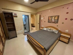 Bedroom in 2 BHK Apartment at Gulshan Apartment Andheri, Andheri West – for Rent