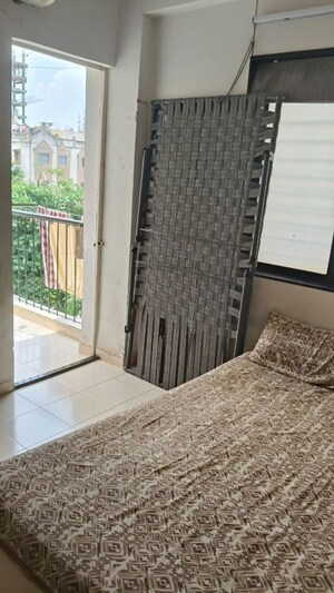 Room in 2 BHK Apartment at Ahmedabad - Rajkot Highway – for Rent