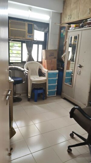 Room in 2 BHK Apartment at Ahmedabad - Rajkot Highway – for Rent