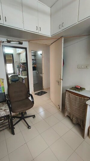 Room in 2 BHK Apartment at Ahmedabad - Rajkot Highway – for Rent