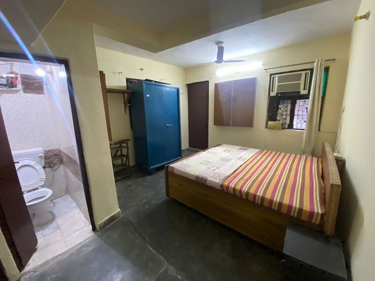 Bedroom, rwa-apartments-sector-45 2.5 Bedroom 855 Sq.Ft. Builder Floor In Sector 45 Noida 10492260
