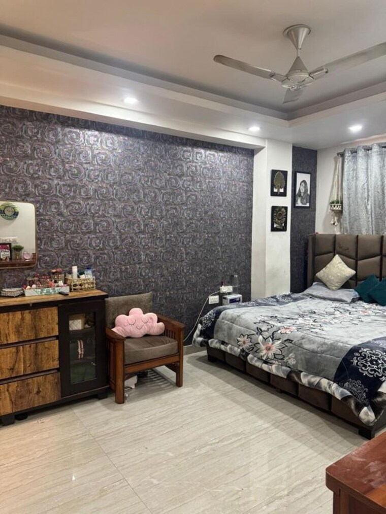 Bedroom, sushant lok i 3 Bedroom 215 Sq.Yd. Builder Floor In Sushant Lok I Gurgaon 10492264