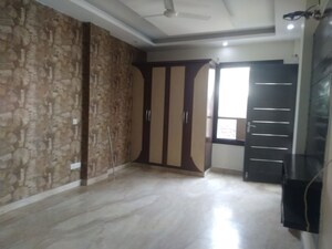 Room in 2.5 BHK Builder Floor at AS Tower, Sector 45 – for Rent