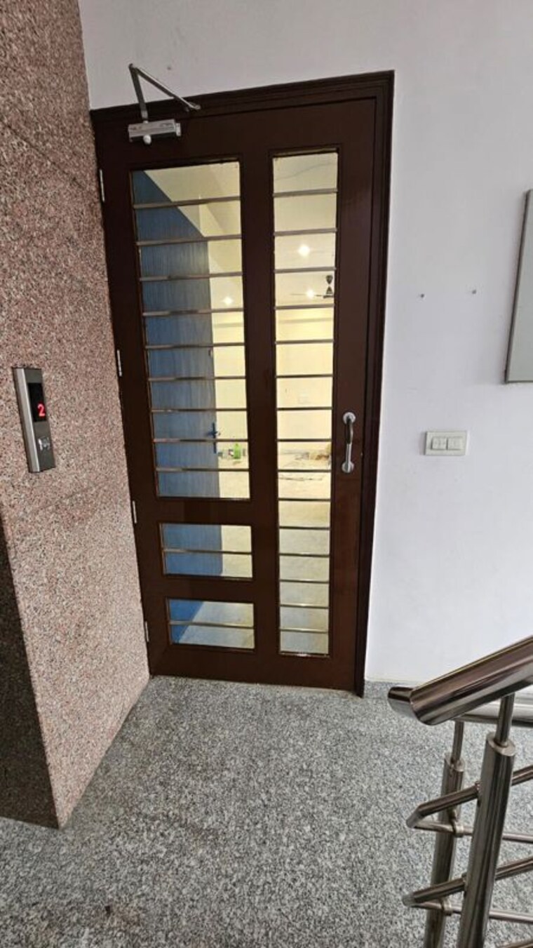 Room, rajat vihar 2.5 Bedroom 850 Sq.Ft. Builder Floor In Rajat Vihar Noida 10492267