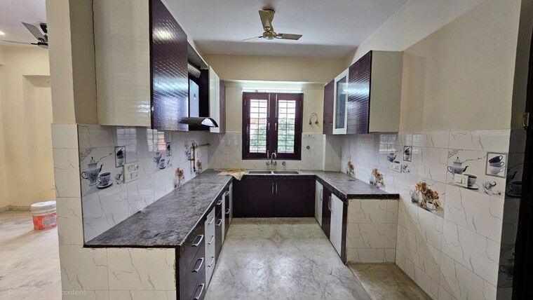 Kitchen, rajat vihar 2.5 Bedroom 850 Sq.Ft. Builder Floor In Rajat Vihar Noida 10492267
