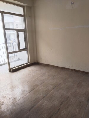 Room in 3 BHK Apartment at Auric City Homes, Sector 82 – for Rent