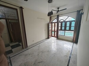 Room in 3 BHK Builder Floor at Sector 82 – for Rent