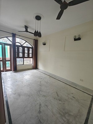 Room in 3 BHK Builder Floor at Sector 82 – for Rent