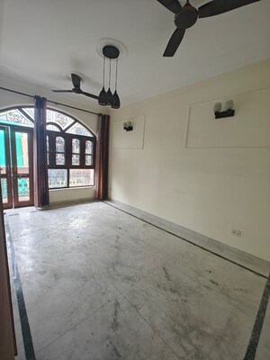 Room in 3 BHK Builder Floor at Sector 82 – for Rent