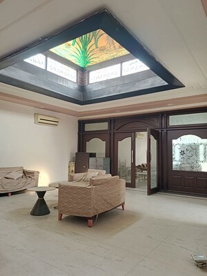 Parking in 3 BHK Builder Floor at Sector 82 – for Rent