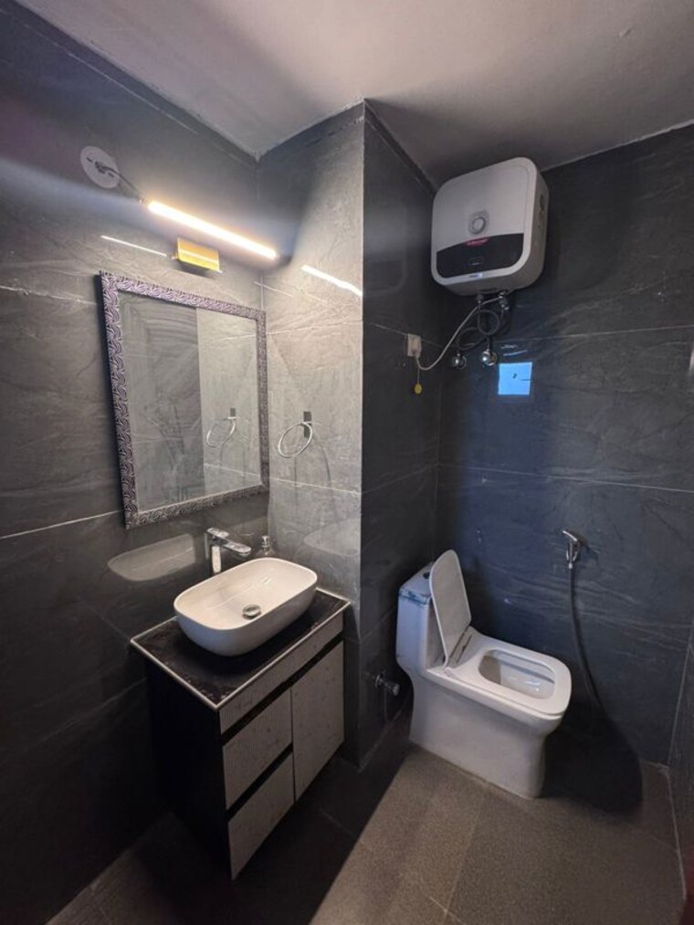 Bathroom, sector 82 3 Bedroom 1750 Sq.Ft. Apartment In Sector 82 Noida 10492297