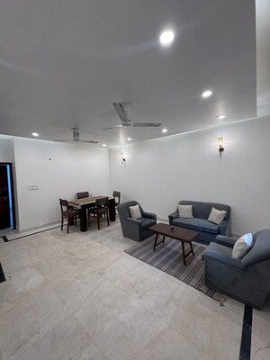 Team Area in 3 BHK Apartment at Sector 82 – for Rent