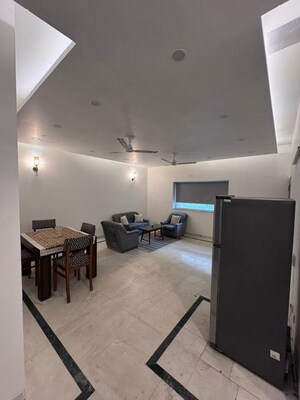 Team Area in 3 BHK Apartment at Sector 82 – for Rent