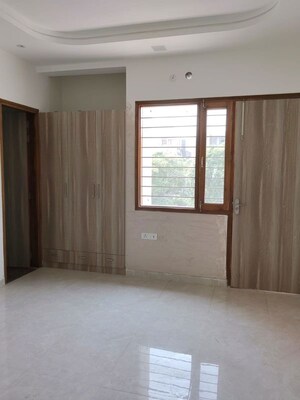 2 BHK Builder Floor For Rent in Sector 82