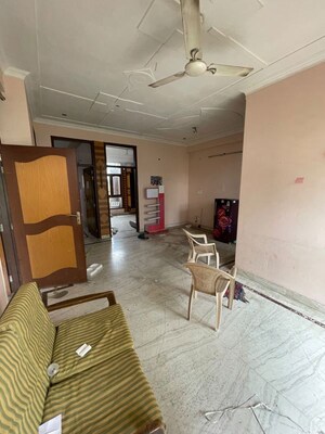 Living Room in 2 BHK Builder Floor at Sector 82 – for Rent