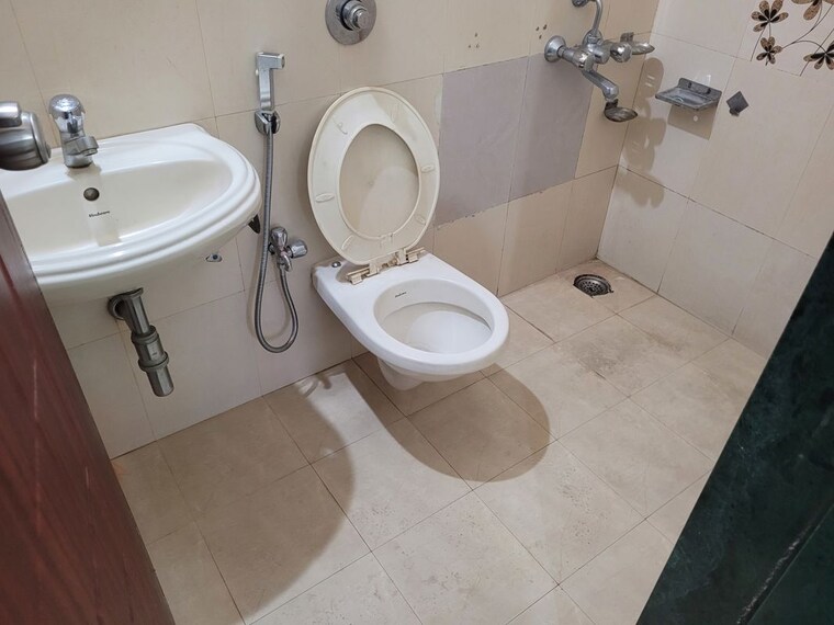 Attached Bathroom, kamgar putala vasahat 2 Bedroom 1100 Sq.Ft. Apartment In Kamgar Putala Vasahat Pune 10492328