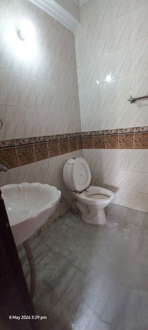 Bathroom in 2 BHK Builder Floor at Sector 40 – for Rent