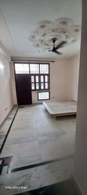 Room in 2 BHK Builder Floor at Sector 40 – for Rent