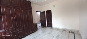 Room in 2 BHK Builder Floor at Sector 40 – for Rent