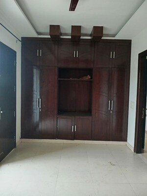 Room in 3 BHK Builder Floor at Sector 40 – for Rent
