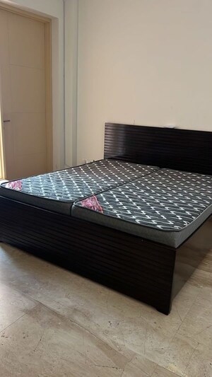 Bedroom in 3 BHK Builder Floor at Sector 40 – for Rent