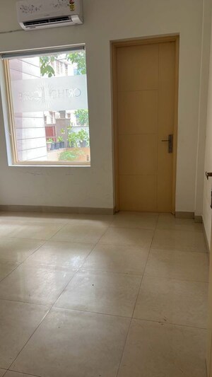 Room in 3 BHK Builder Floor at Sector 40 – for Rent