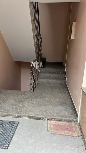Parking in 3 BHK Builder Floor at Sector 40 – for Rent