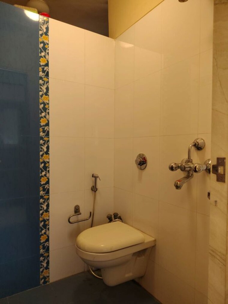 Bathroom, vijay-vilas-taurus-building-11-to-15 4 Bedroom 1614 Sq.Ft. Apartment In Ghodbunder Road Thane 10492355