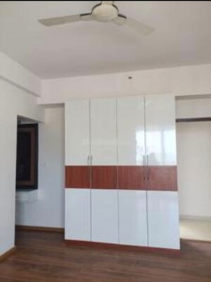 Room in 4 BHK Apartment at Ambika Florence Park, North Mullanpur – for Sale