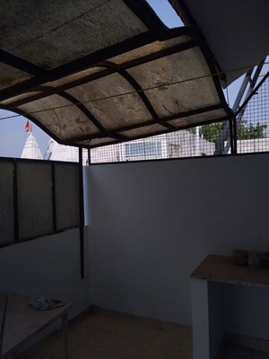 Kitchen in 2 BHK Builder Floor at Sector 40 – for Rent