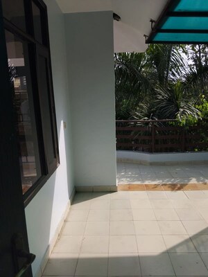 Balcony in 2 BHK Builder Floor at Sector 40 – for Rent