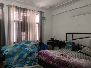 Bedroom in 3 BHK Builder Floor at Sector 40 – for Rent