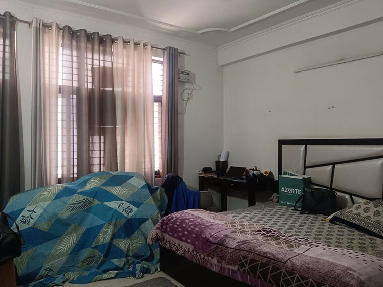Bedroom, sector 40 3 Bedroom 2400 Sq.Ft. Builder Floor In Sector 40 Gurgaon 10492396