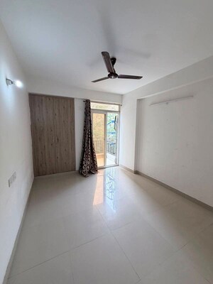 Room in 2 BHK Apartment at Trident Embassy, Sector 1 Greater Noida – for Rent