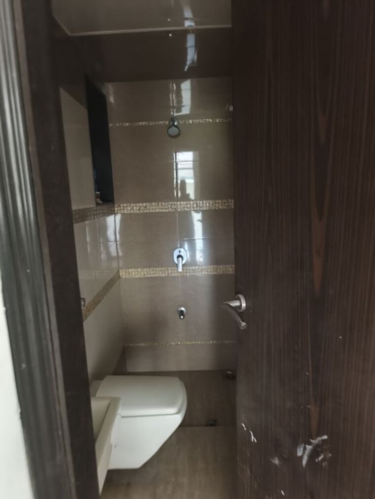 Bathroom, sandesh nagar 5 Bedroom 2700 Sq.Ft. Apartment In Sandesh Nagar Mumbai 10492421