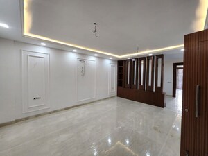 Room in 6+ BHK Villa at Indrapuram – for Sale