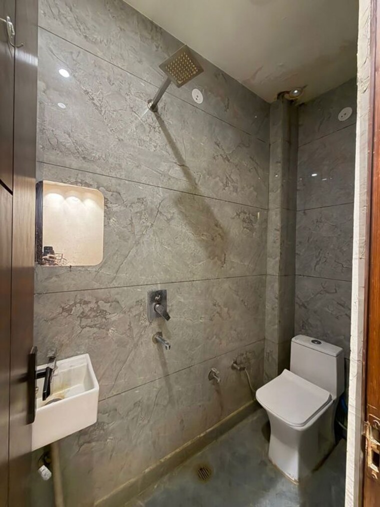 Bathroom, dwarka mor 2 Bedroom 540 Sq.Ft. Builder Floor In Dwarka Mor Delhi 10492445