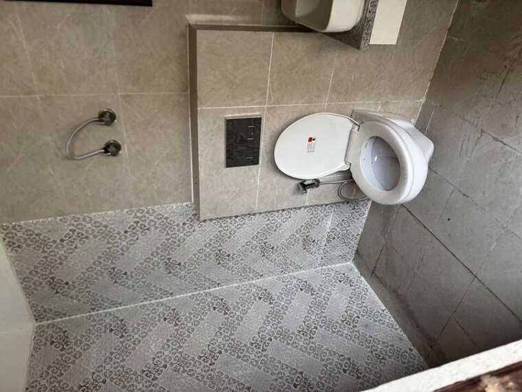 Bathroom, arocon-rainbow 2 Bedroom 1100 Sq.Ft. Apartment In Mahurali Ghaziabad 10492456