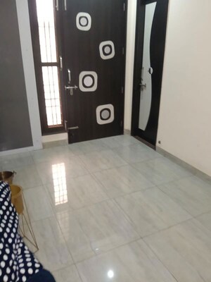 Room in 3 BHK Builder Floor at Laxman Chowk – for Rent