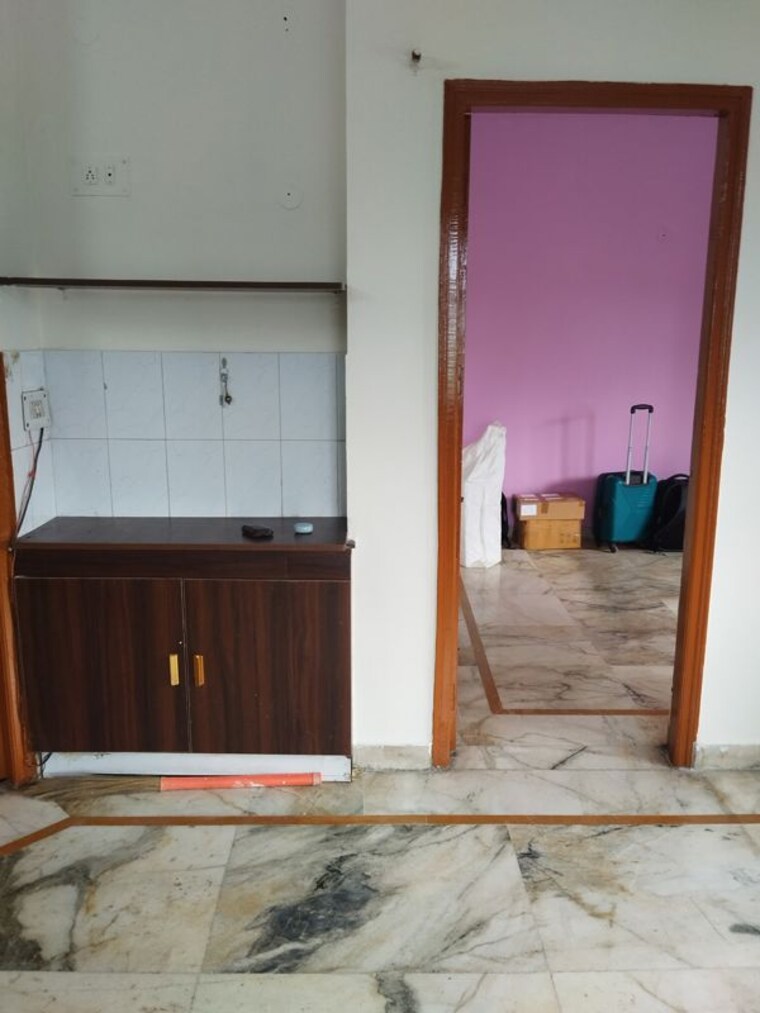Room, mewala maharajpur 1.5 Bedroom 500 Sq.Ft. Apartment In Mewala Maharajpur Faridabad 10492448