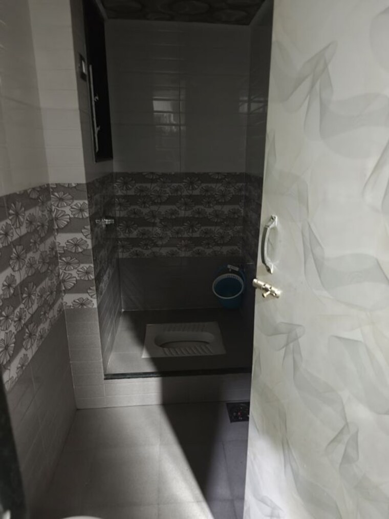 Bathroom, aghadi-nagar-chs-andheri 1.5 Bedroom 580 Sq.Ft. Apartment In Andheri East Mumbai 10492552