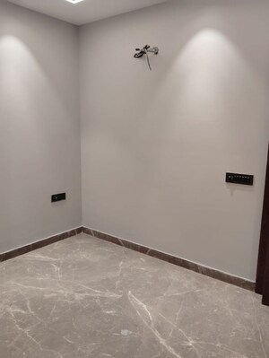 Room in 4 BHK Builder Floor at South City 2 – for Sale