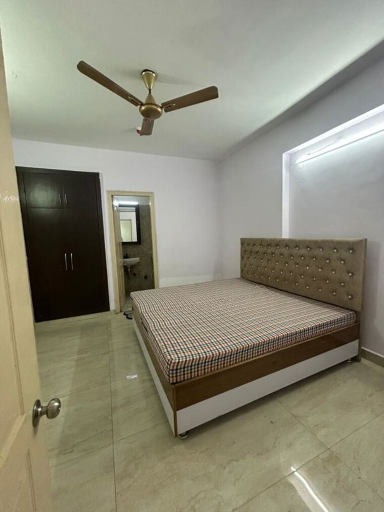 Bedroom, paras-tierea 3 Bedroom 1660 Sq.Ft. Apartment In Sector 137 Noida 10492713