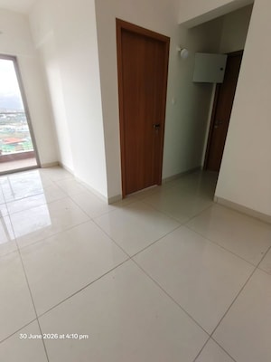 Room in 2 BHK Apartment at Gera Planet Of Joy, Kharadi – for Rent
