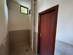 Room in 2 BHK Builder Floor at Sector 42 – for Rent