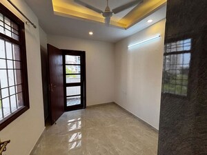 Room in 2 BHK Builder Floor at Sector 42 – for Rent