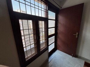 Room in 2 BHK Builder Floor at Sector 42 – for Rent